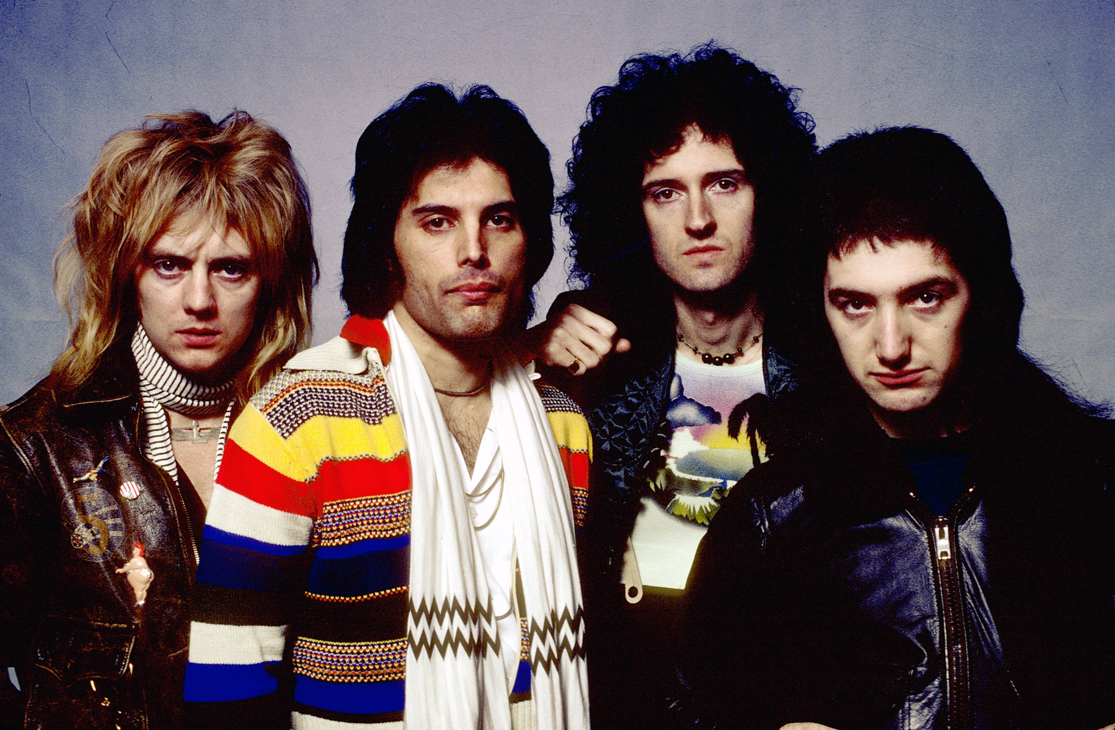 Photo of QUEEN and Roger TAYLOR and Freddie MERCURY and Brian MAY and John DEACON